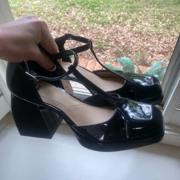 Gianni Bini Heels - Picture 1 of 5